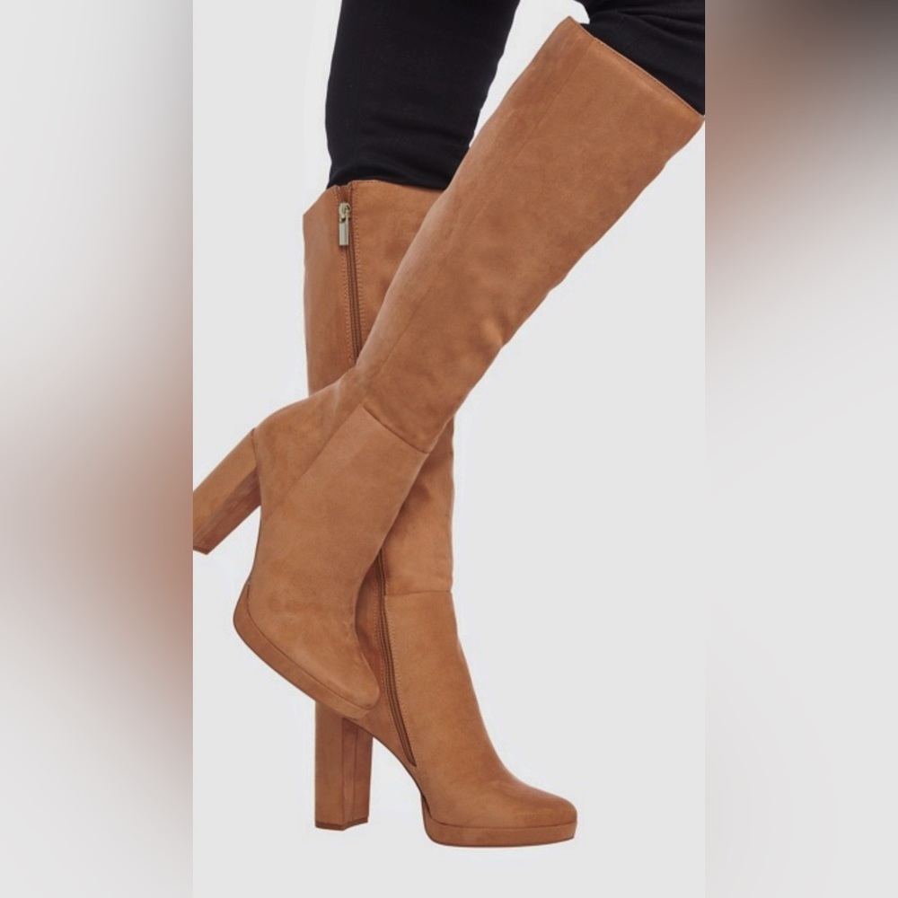 Woman’s 8.5 slim fitting, thick heeled Carmel / light brown boots (Never Worn)